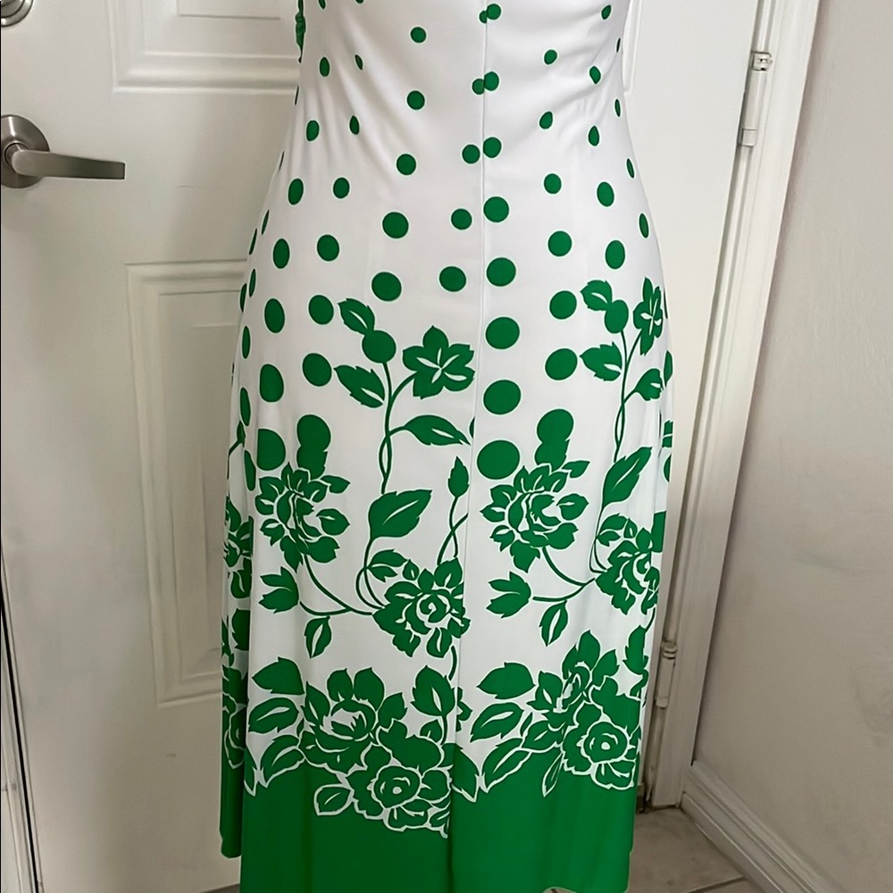 Chic Green Floral Midi Dress - Picture 7 of 8